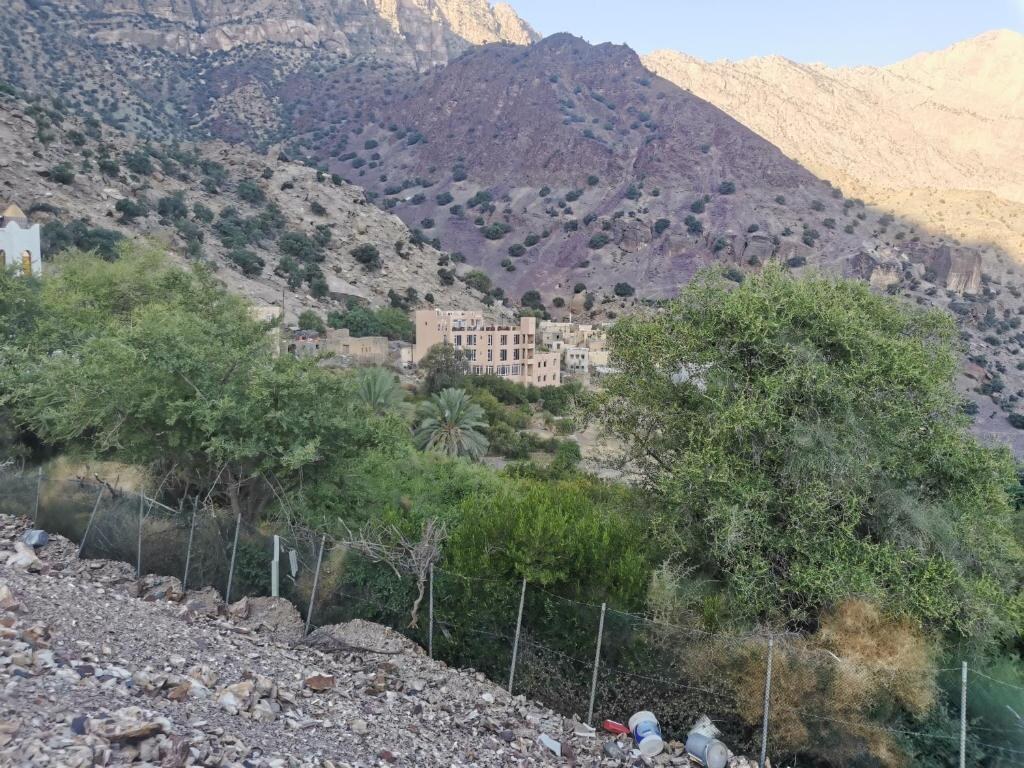 Hadash Guest House & Cafe surrounded by the mountains of Wadi Mistal